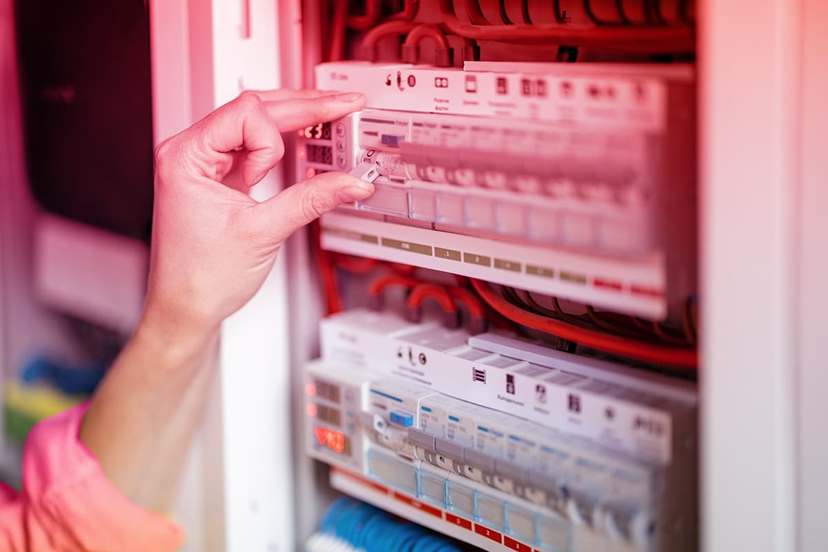 Elektrik Sigortası Neden Atar? 8 Neden ve Çözümleri