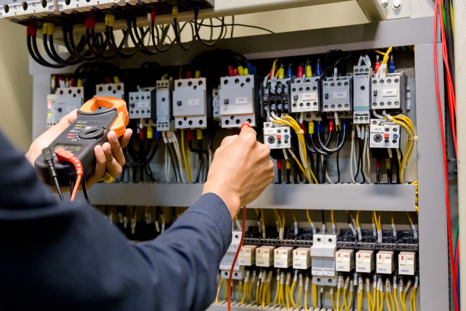 Samsun Elektrik Tesisat Yenileme: Ne Zaman Gerekir ve Maliyeti?